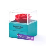 Caja con rosa para regalo